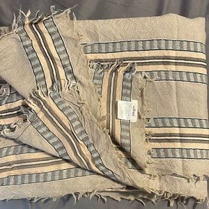 Aritzia Wilfred Blanket Scarf